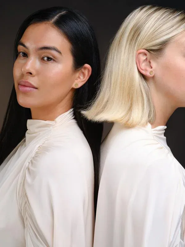 Penta Power Jewel Earrings Modelle Rücken an Rücken.jpg
